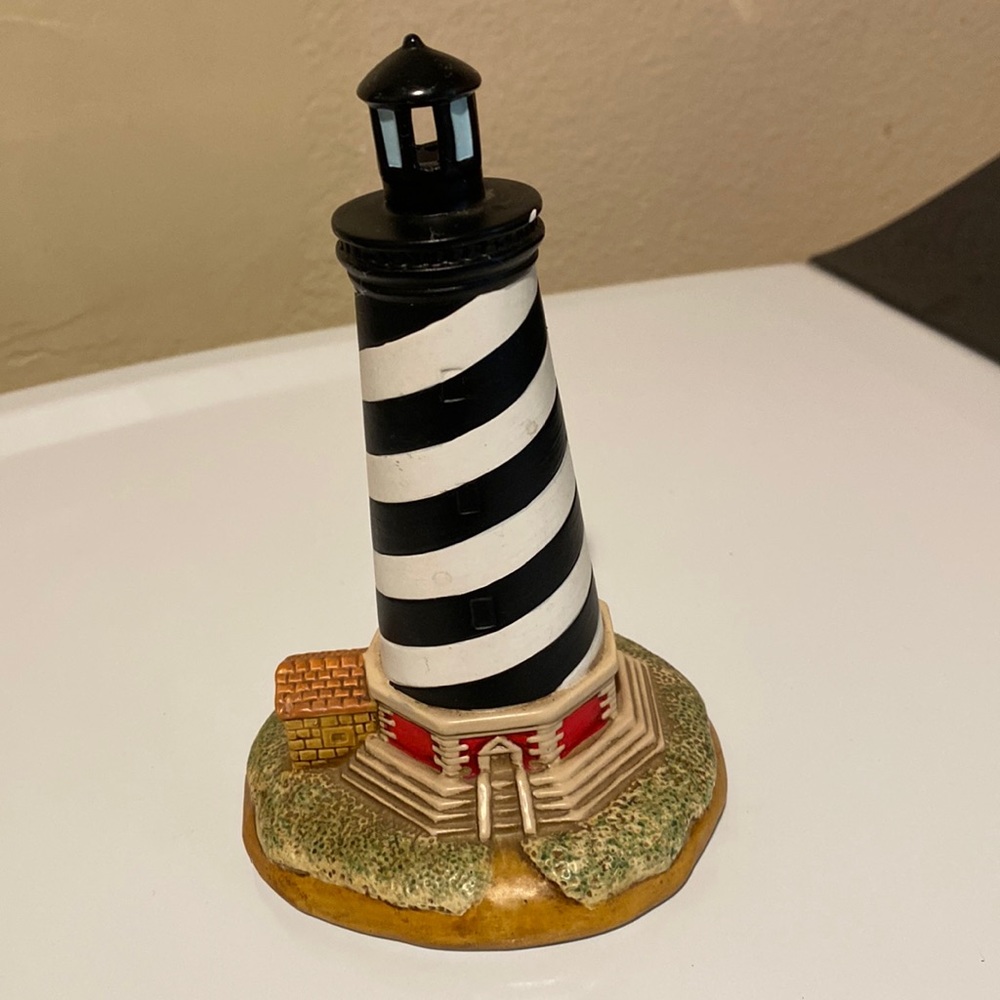 Cape Hattereras Light house porcelain Geo. Z. Lefton 1998 Hand Painted.